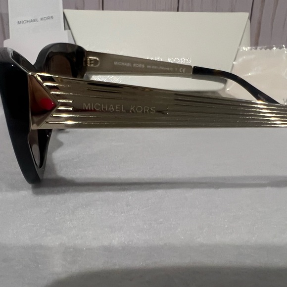 Michael Kors new never used sunglasses - Picture 6 of 7
